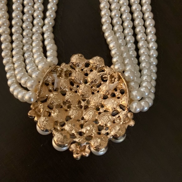 STATEMENT Necklace. Faux PEARLS with PENDANT. BEAUTIFUL STUNNING - Picture 7 of 16